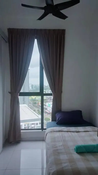 Sky Trees 2 Bedroom 1 Living Room Netflix Private Car Park Johor Bahru 0*,  Malásia