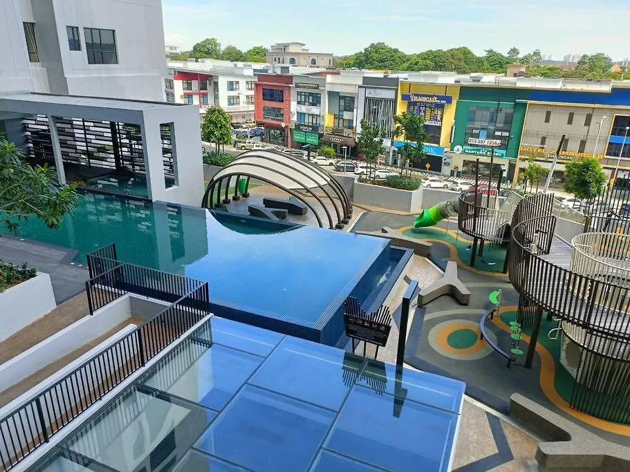 Sky Trees 2 Bedroom 1 Living Room Netflix Private Car Park Johor Bahru 0*,  Malásia